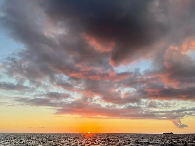 Waikiki Sunset Boat Cruise on Oʻahu