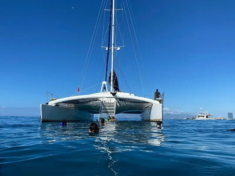 Moana’s Swim’n’Sail Cocktail Cruise Along the Waikiki Coast on Oʻahu