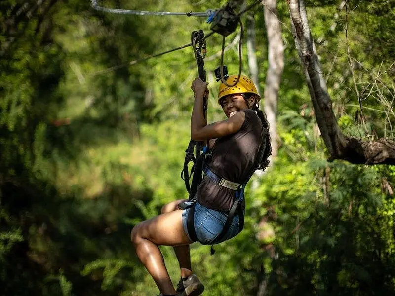 3 Zipline Adventure with Waikiki Transportation on Oʻahu